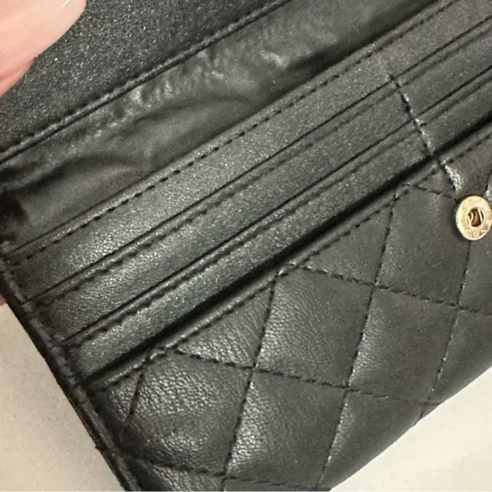 Badgley Mischka Studio Black Vegan Leather Diamond Quilting Cover Wallet NWOT